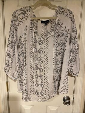 Lightweight White Patterned Women's Blouse by Como Black